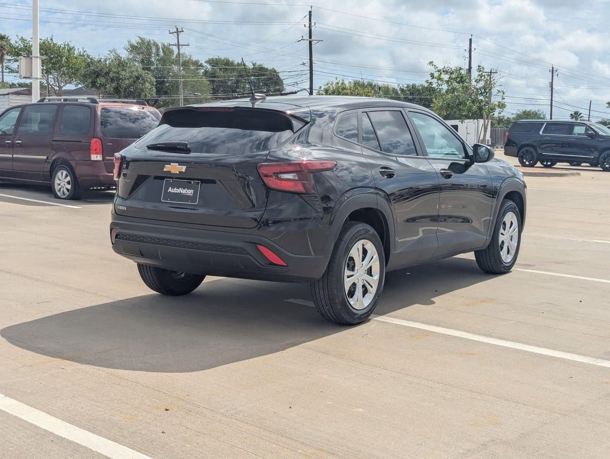 2026 Chevrolet Trax - Image 2