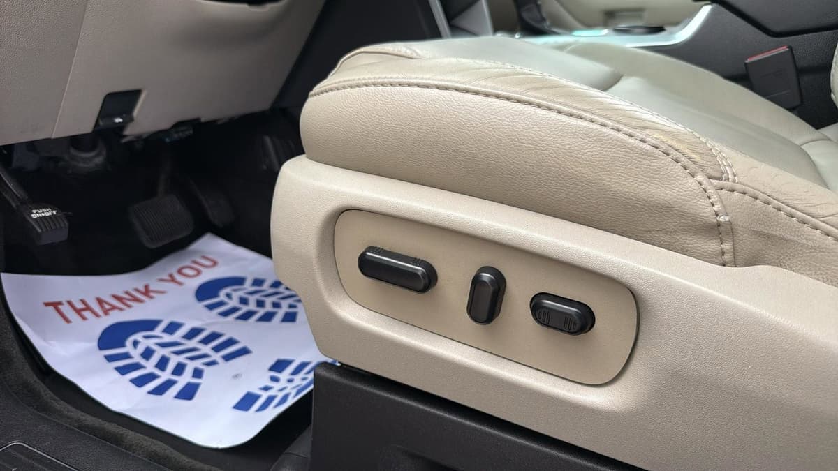 2015 Ford Explorer - Image 11