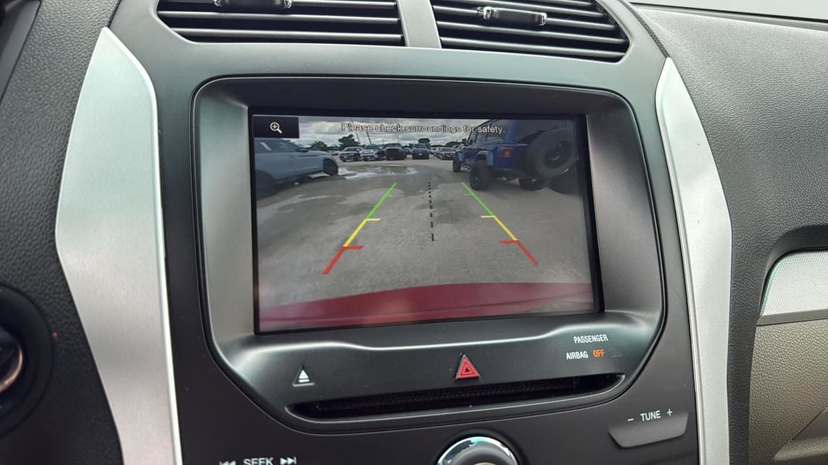 2015 Ford Explorer - Image 19