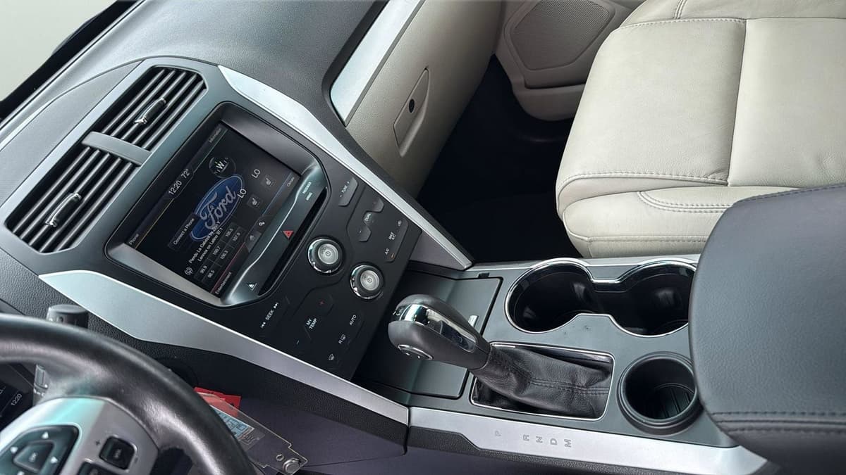 2015 Ford Explorer - Image 21