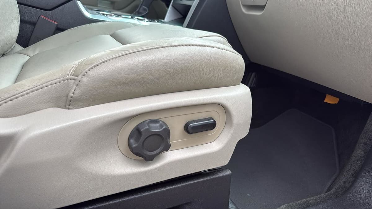 2015 Ford Explorer - Image 25