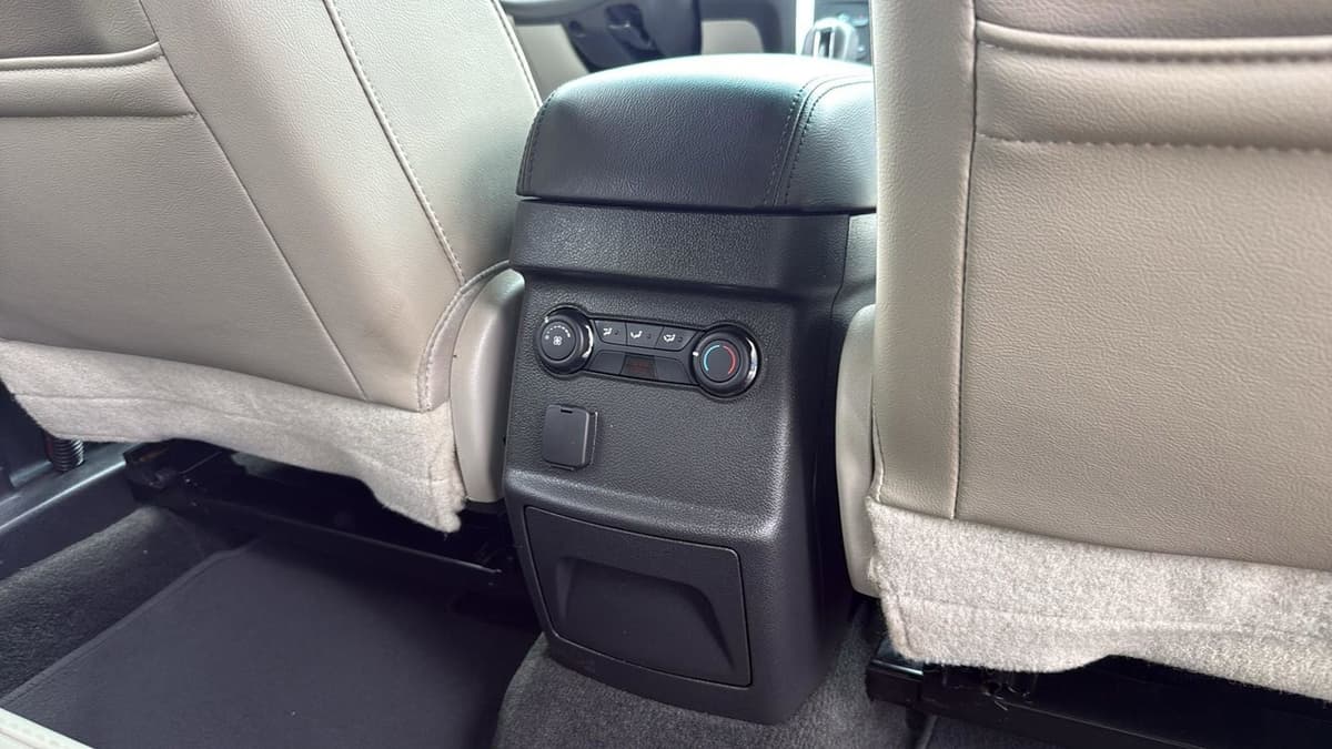 2015 Ford Explorer - Image 28