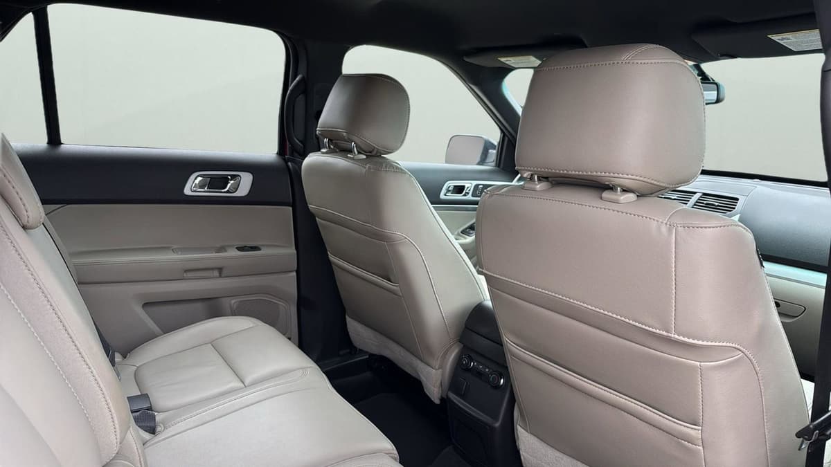 2015 Ford Explorer - Image 29