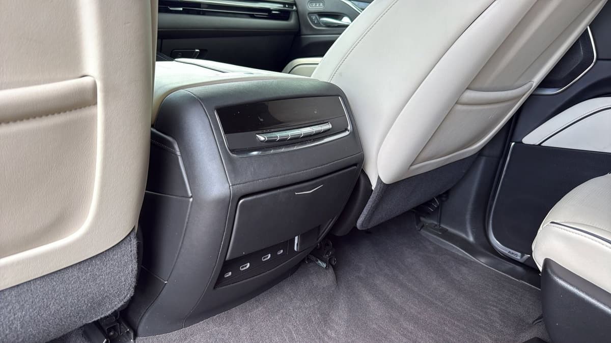 2024 Cadillac Escalade ESV - Image 27