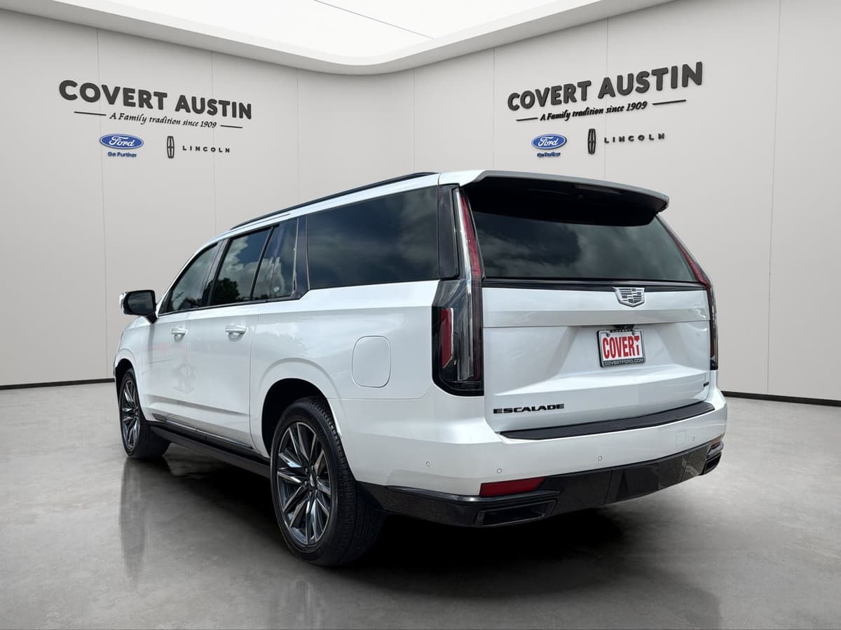 2024 Cadillac Escalade ESV - Image 3