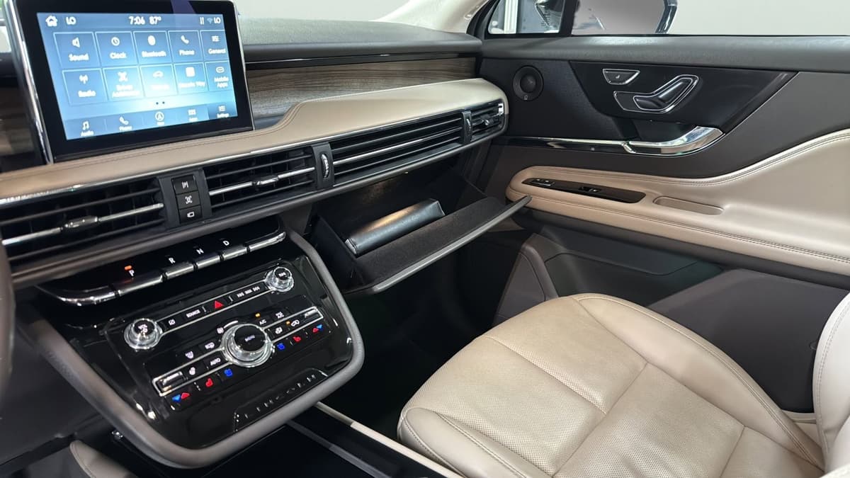 2022 Lincoln Corsair - Image 18