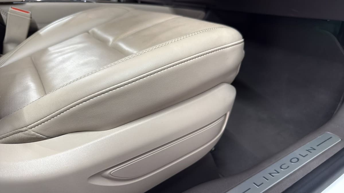 2022 Lincoln Corsair - Image 23