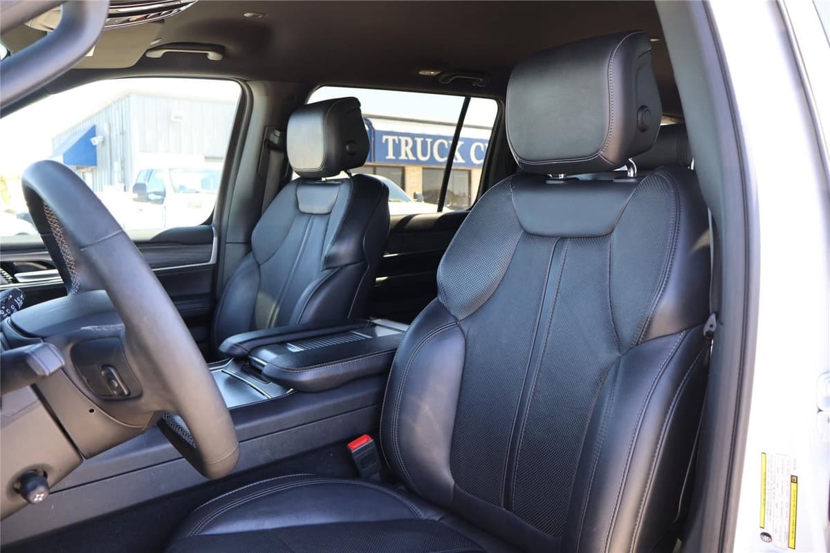 2024 Jeep Wagoneer - Image 14