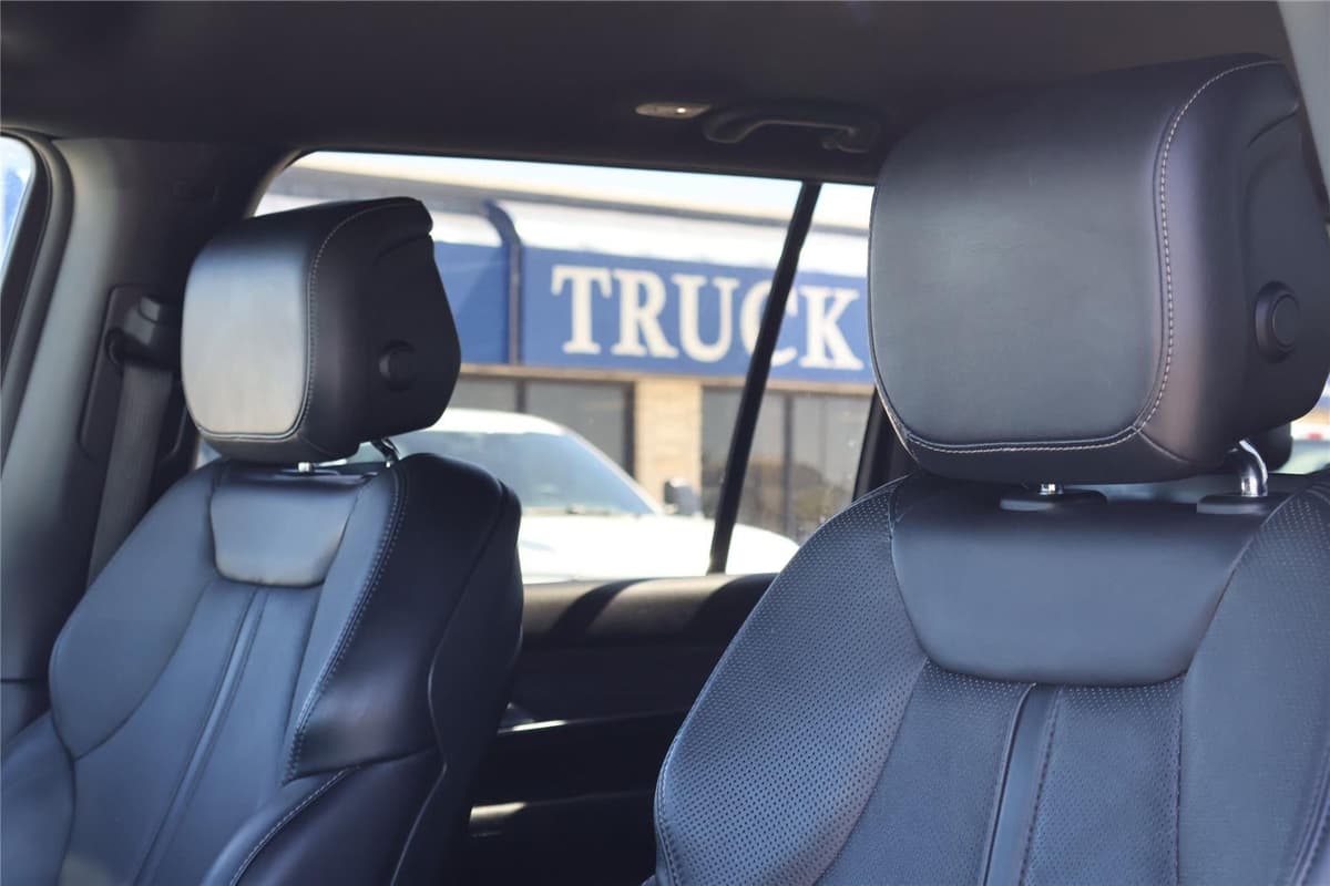 2024 Jeep Wagoneer - Image 15