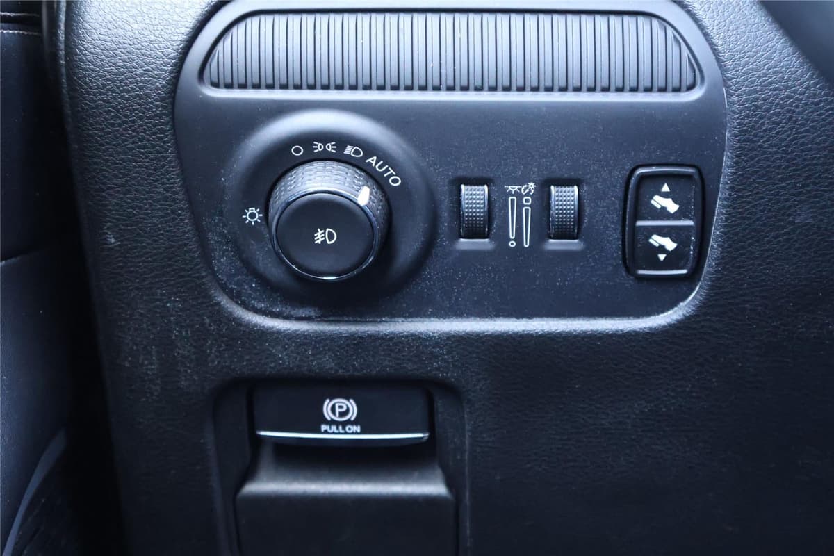 2024 Jeep Wagoneer - Image 18