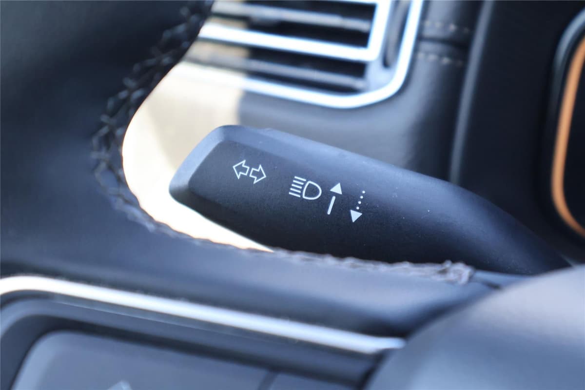 2024 Jeep Wagoneer - Image 19