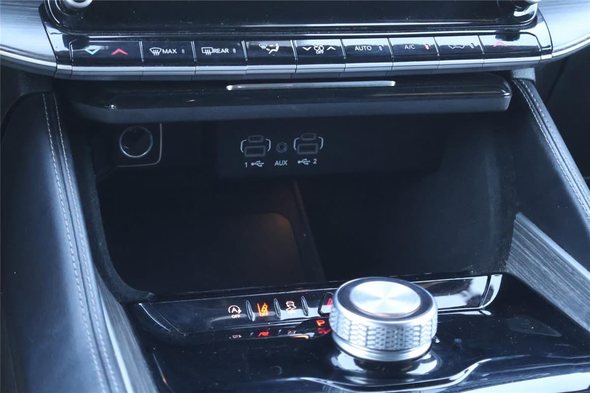 2024 Jeep Wagoneer - Image 24