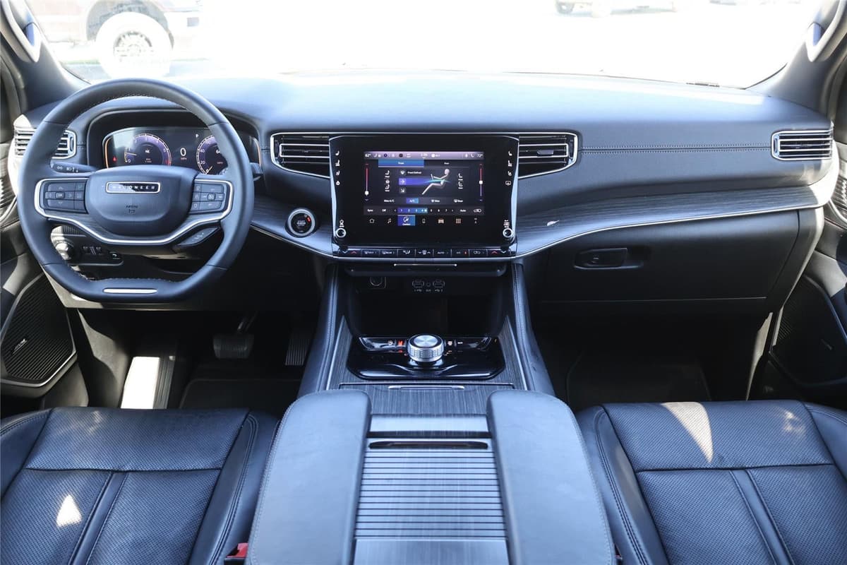 2024 Jeep Wagoneer - Image 26