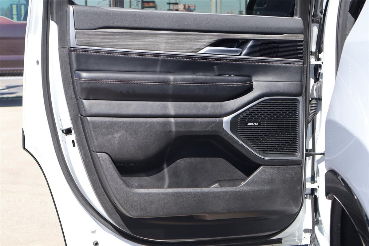 2024 Jeep Wagoneer - Image 30