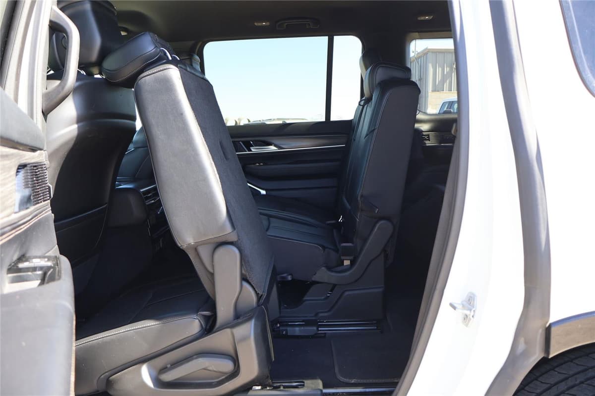 2024 Jeep Wagoneer - Image 33