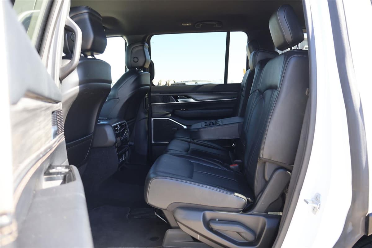 2024 Jeep Wagoneer - Image 36