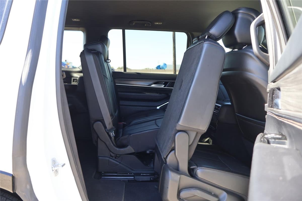 2024 Jeep Wagoneer - Image 41