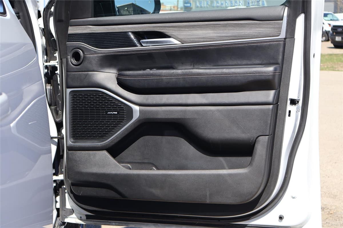 2024 Jeep Wagoneer - Image 43