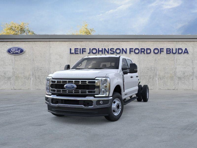 2026 Ford Super Duty F-350 - Image 2