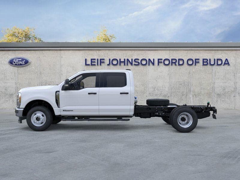2026 Ford Super Duty F-350 - Image 3