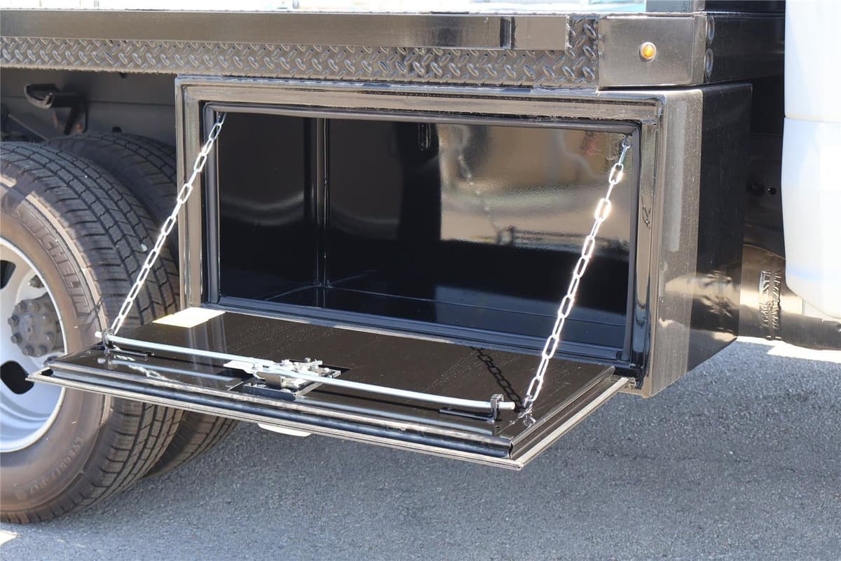 2025 Ford Super Duty F-350 - Image 13