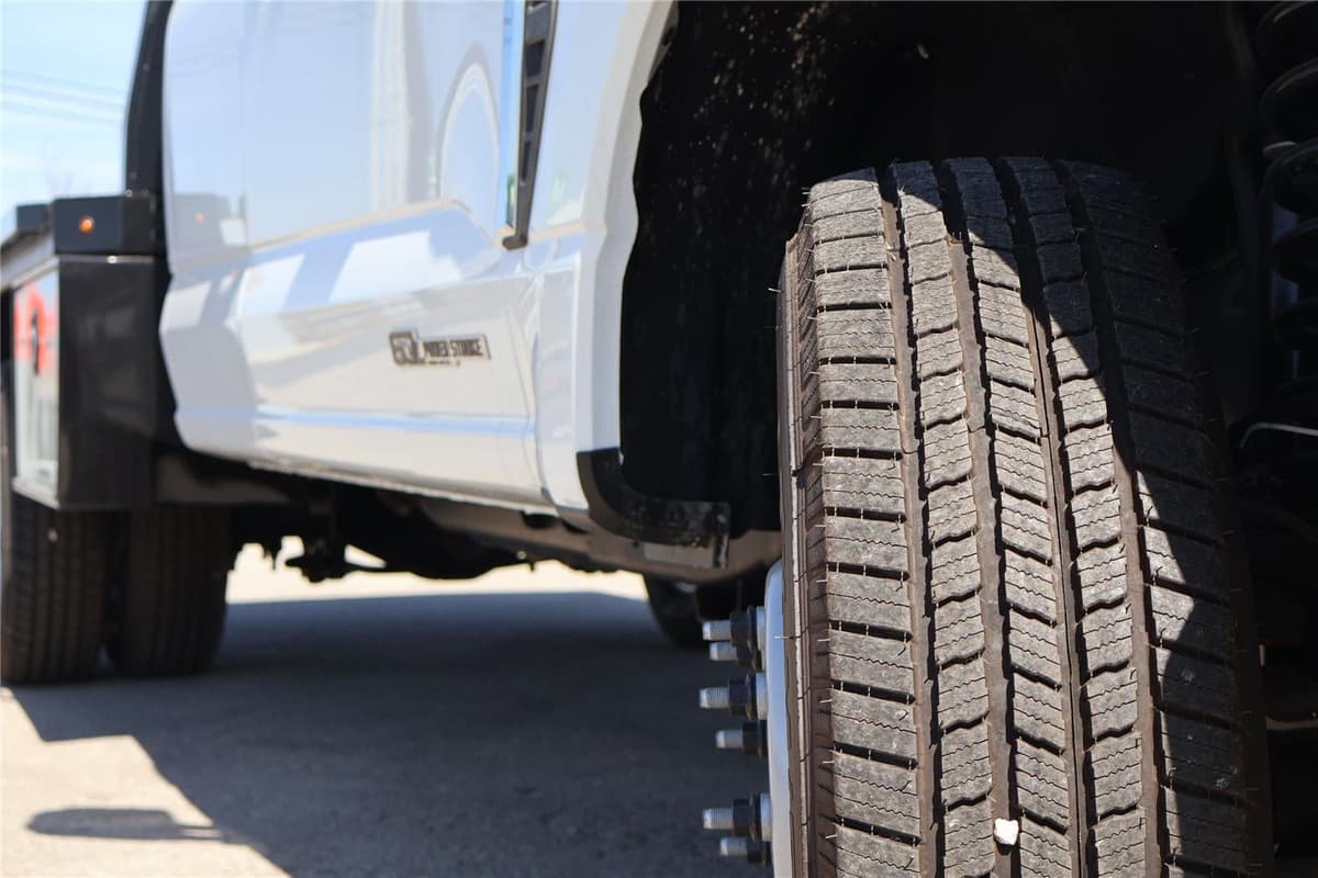 2025 Ford Super Duty F-350 - Image 15