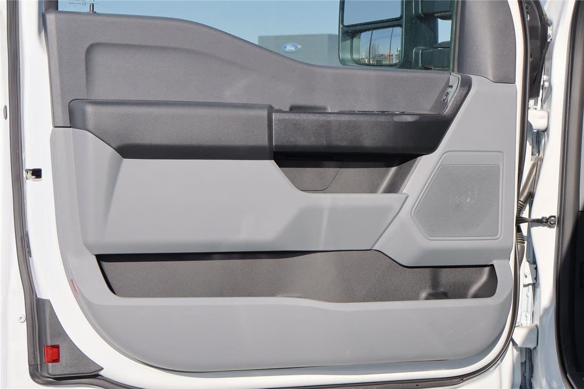 2025 Ford Super Duty F-350 - Image 16