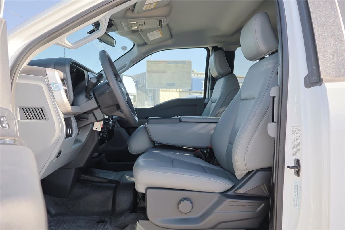 2025 Ford Super Duty F-350 - Image 17