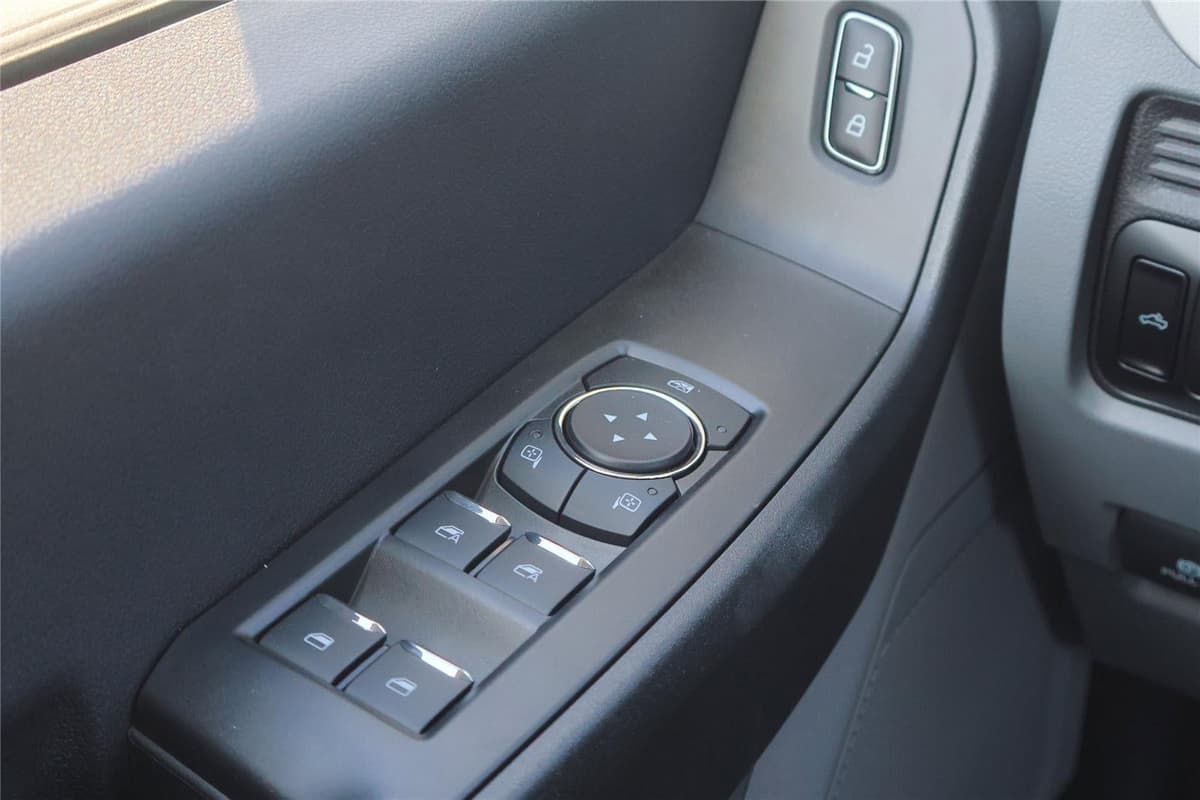 2025 Ford Super Duty F-350 - Image 22