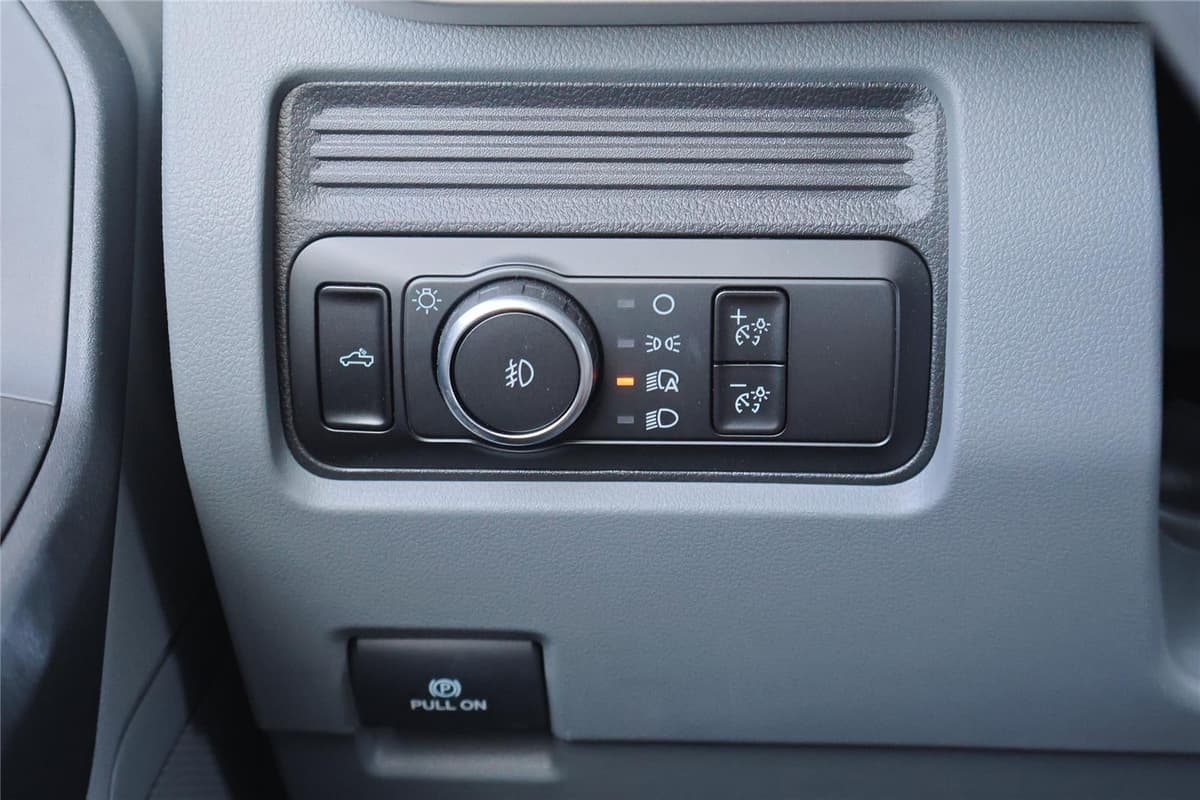 2025 Ford Super Duty F-350 - Image 23