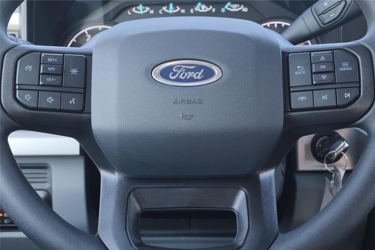 2025 Ford Super Duty F-350 - Image 25