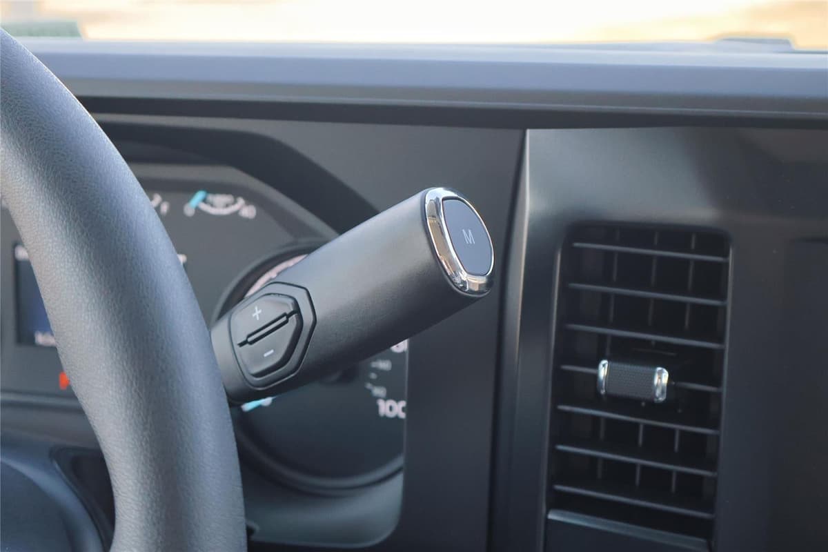 2025 Ford Super Duty F-350 - Image 26