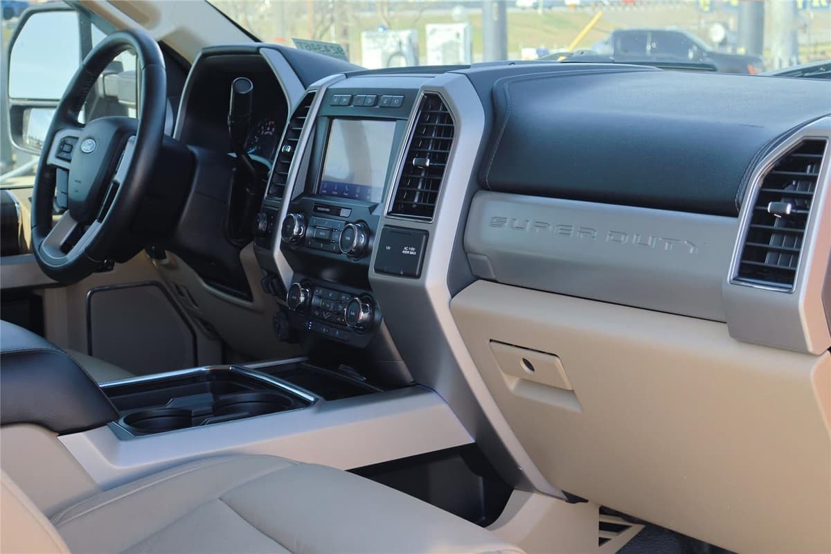 2025 Ford Super Duty F-350 - Image 27