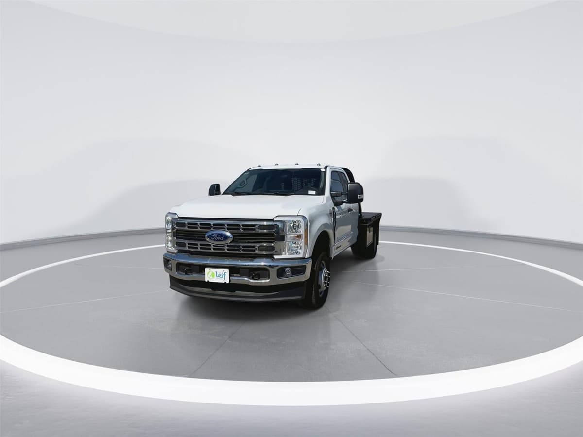 2025 Ford Super Duty F-350 - Image 3