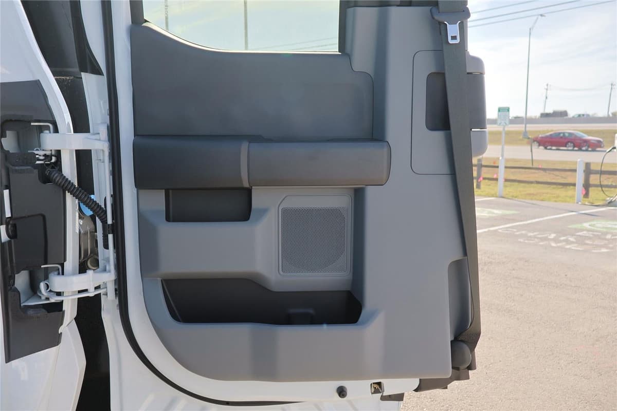 2025 Ford Super Duty F-350 - Image 33