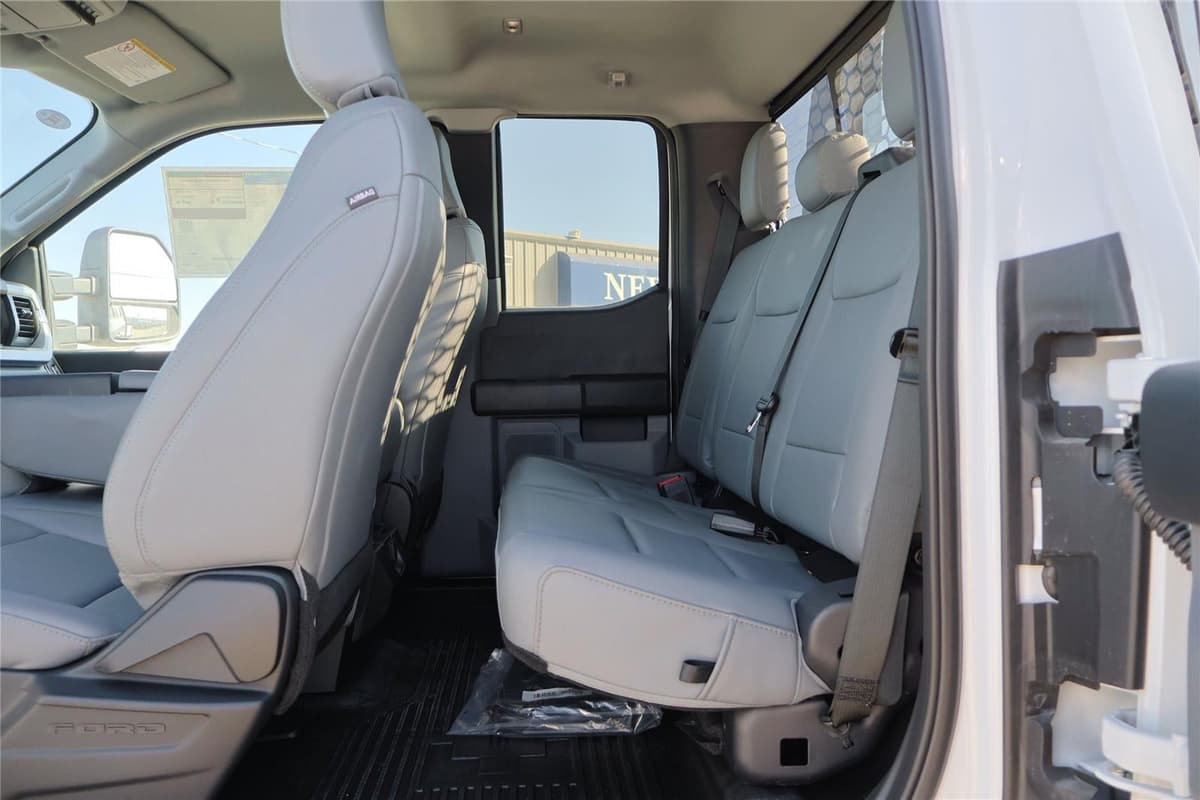 2025 Ford Super Duty F-350 - Image 34