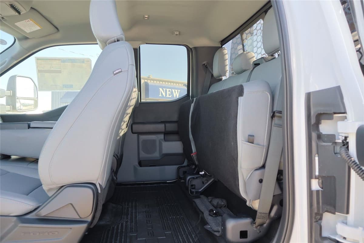 2025 Ford Super Duty F-350 - Image 35