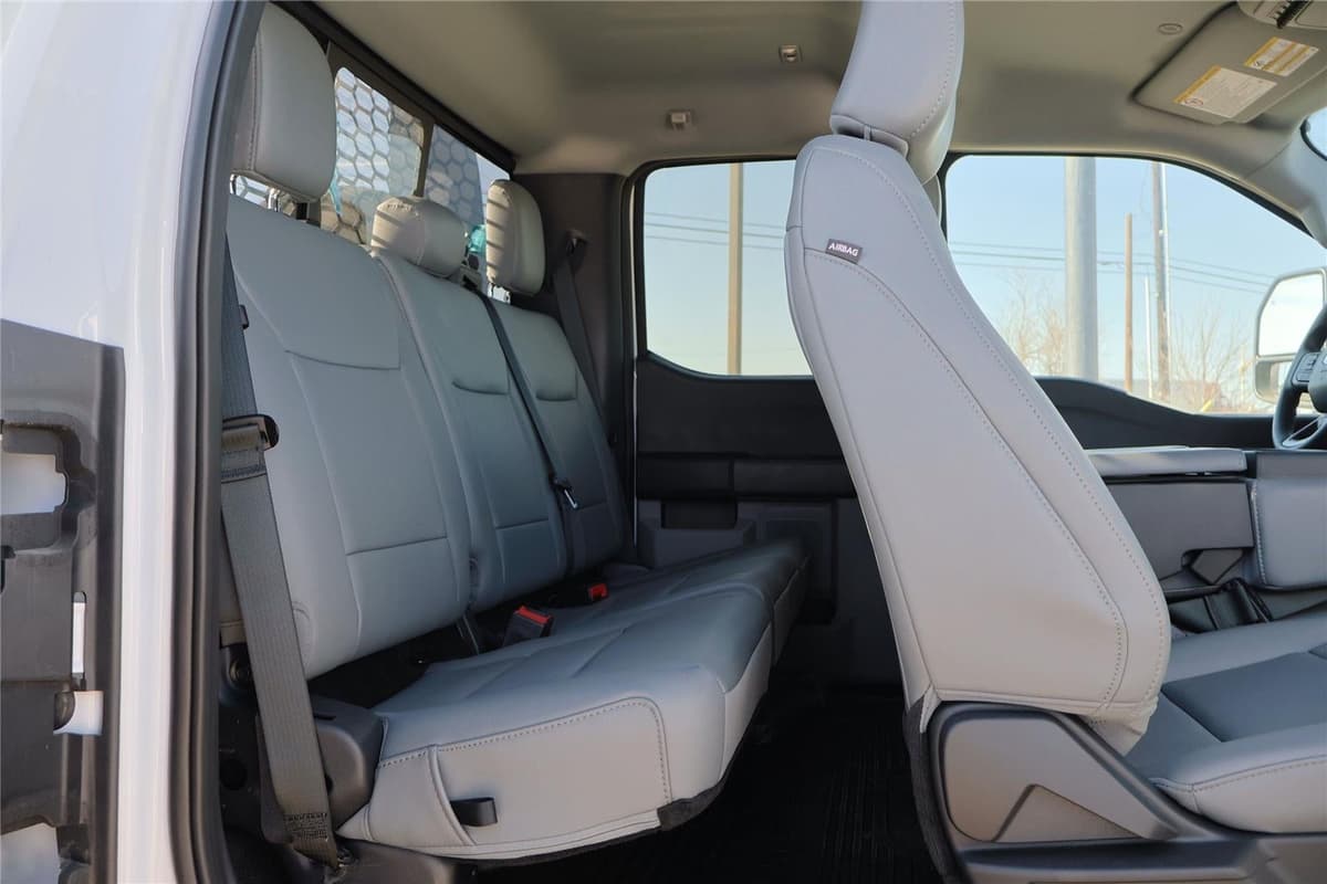 2025 Ford Super Duty F-350 - Image 38