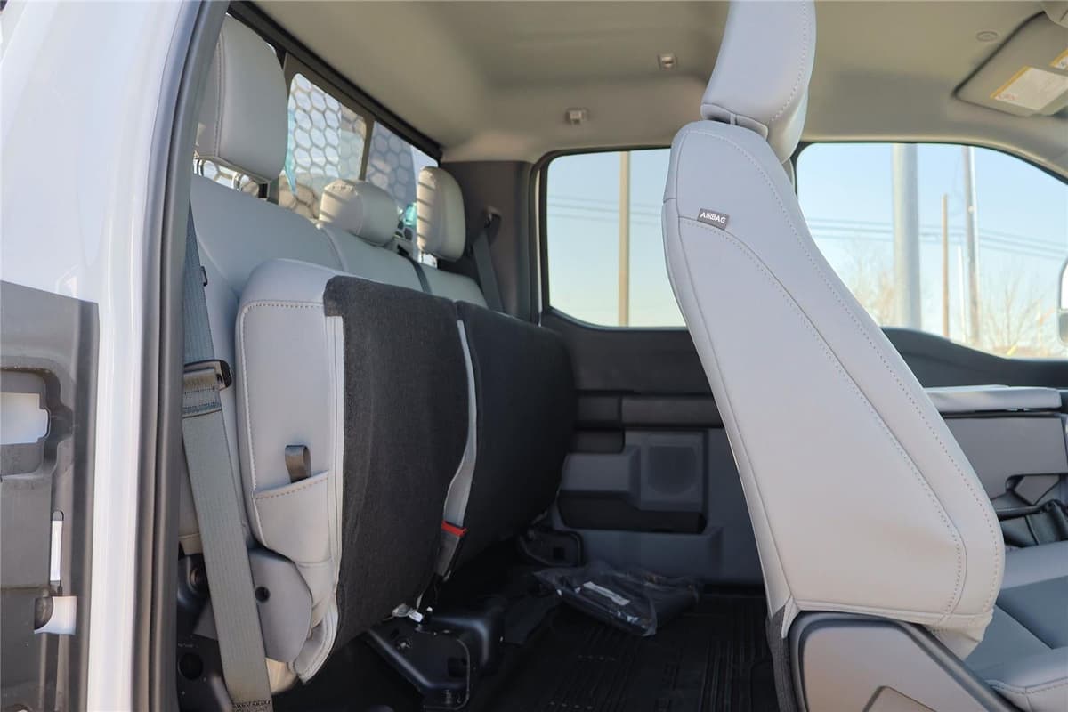 2025 Ford Super Duty F-350 - Image 39