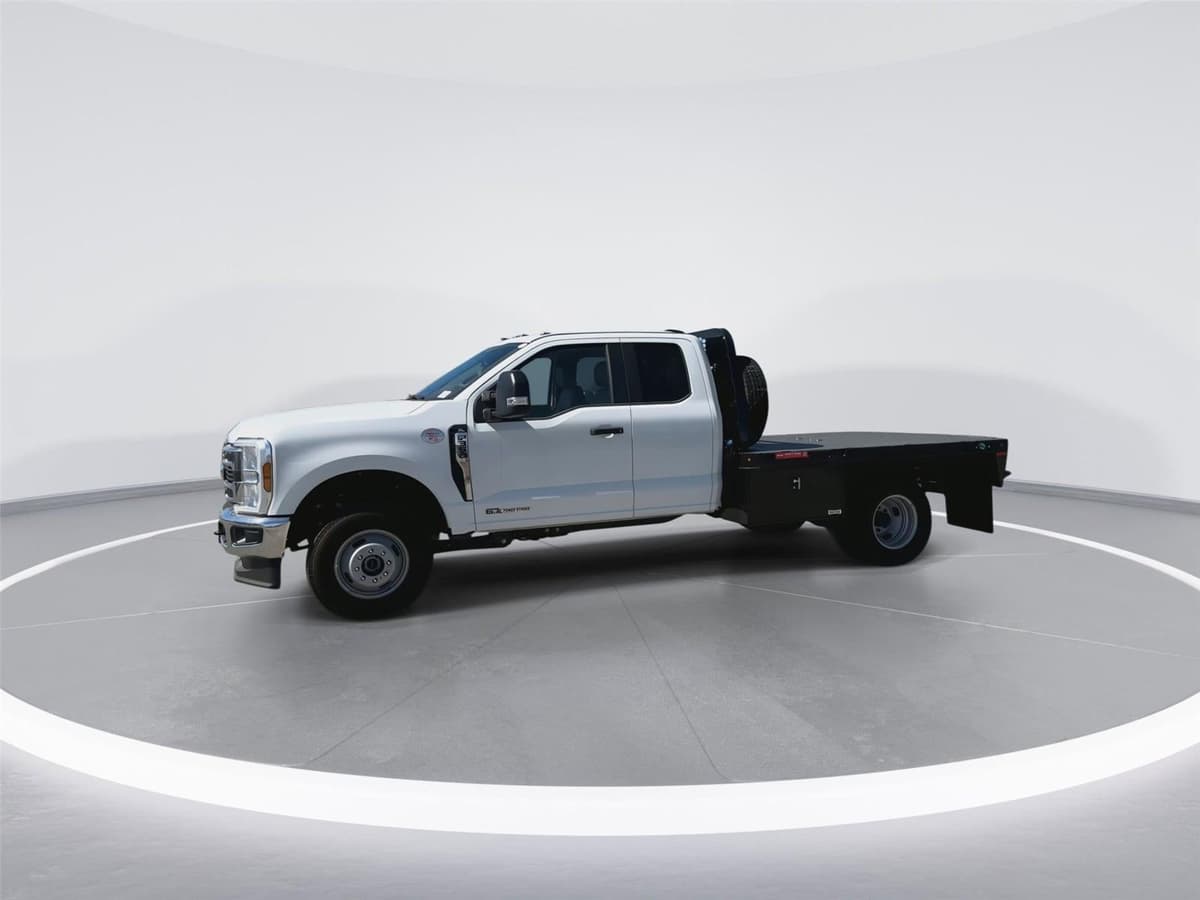 2025 Ford Super Duty F-350 - Image 4