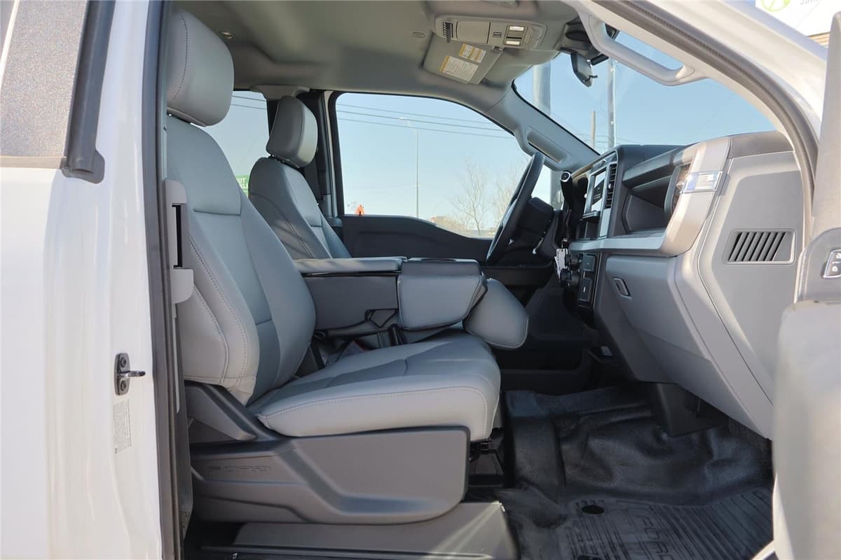 2025 Ford Super Duty F-350 - Image 41
