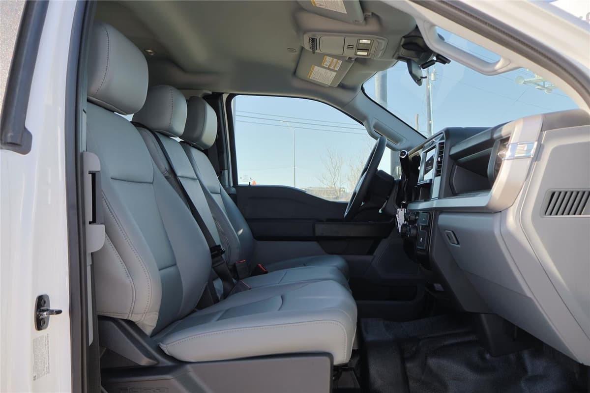 2025 Ford Super Duty F-350 - Image 42