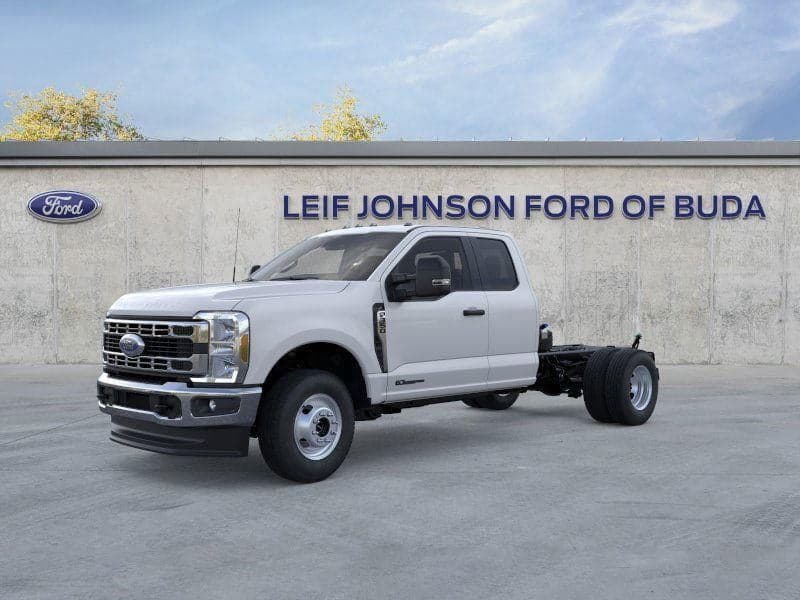 2025 Ford Super Duty F-350 - Image 44