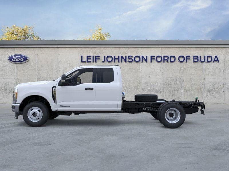 2025 Ford Super Duty F-350 - Image 46