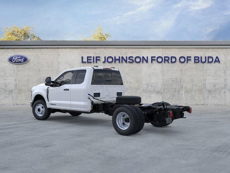 2025 Ford Super Duty F-350 - Image 47