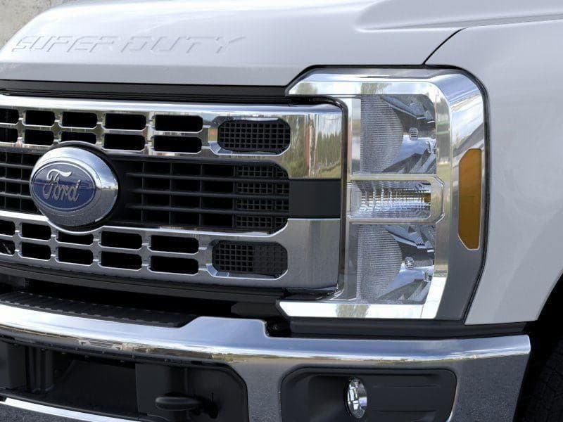 2025 Ford Super Duty F-350 - Image 60