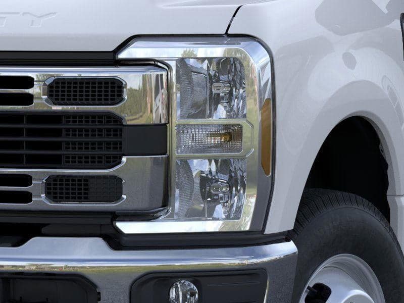 2025 Ford Super Duty F-350 - Image 61