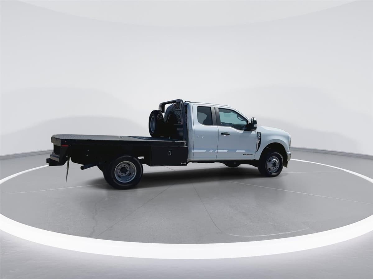 2025 Ford Super Duty F-350 - Image 8