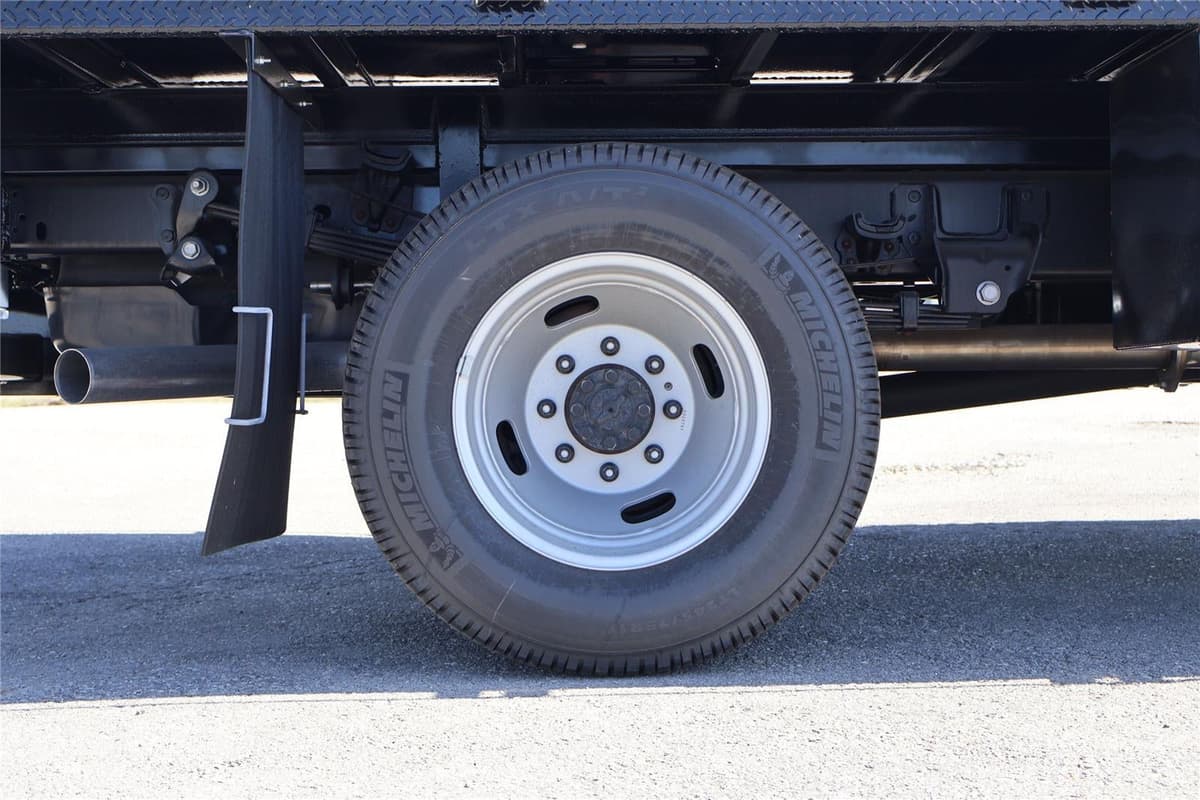 2026 Ford Super Duty F-350 - Image 11