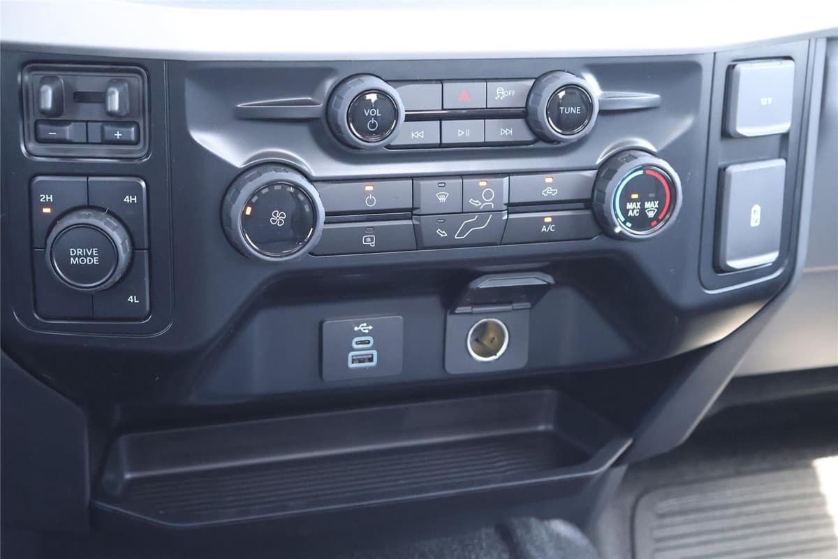 2026 Ford Super Duty F-350 - Image 29